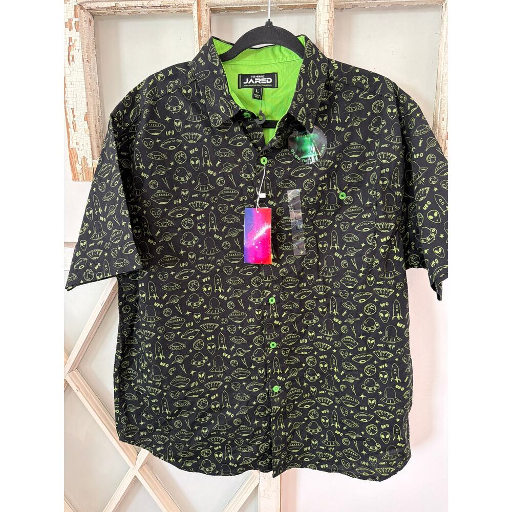 NWT Jared size large glow in dark alien-themed black & green shirt